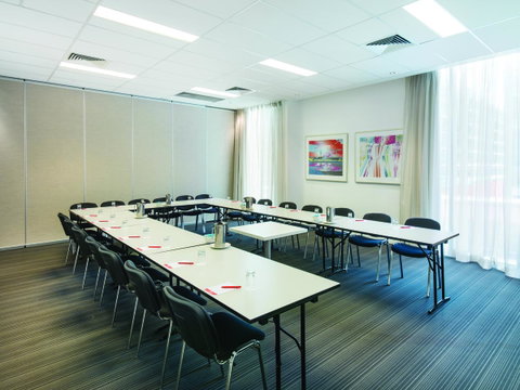 Travelodge Hotel Melbourne Docklands - Accommodation ACT 11