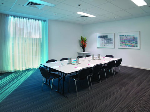 Travelodge Hotel Melbourne Docklands - Accommodation ACT 22