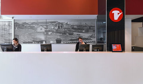 Travelodge Hotel Melbourne Docklands - Accommodation ACT 9