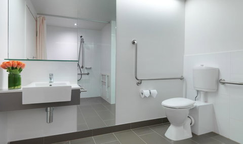 Travelodge Hotel Melbourne Docklands - Accommodation ACT 19