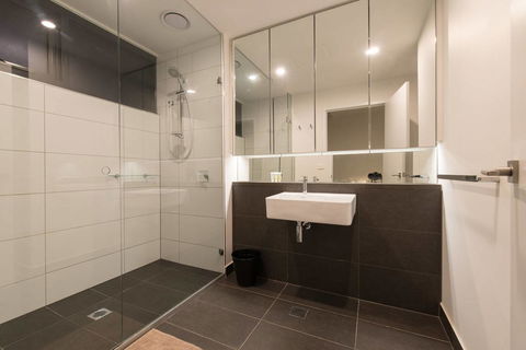 Doncaster Private Collection 2 Bed Townhouse@Pearl - Accommodation ACT 9