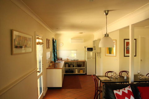 Merrimeet Cottages - Accommodation ACT 28