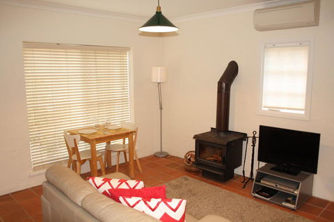 Merrimeet Cottages - Accommodation ACT 24