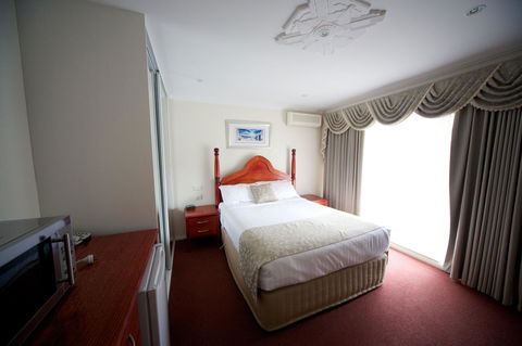 Sanctuary House Resort Motel - Accommodation ACT 8