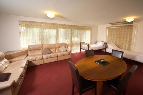 Sanctuary House Resort Motel - Accommodation ACT 15