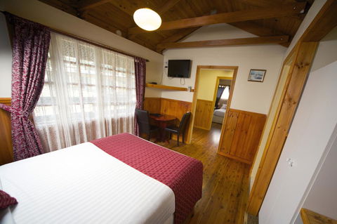 Sanctuary House Resort Motel - Accommodation ACT 3
