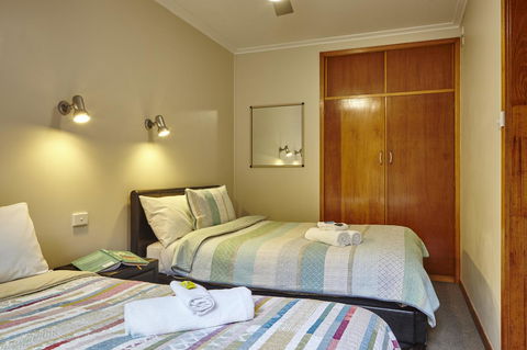 Goldfield Holiday Units - Accommodation ACT 3