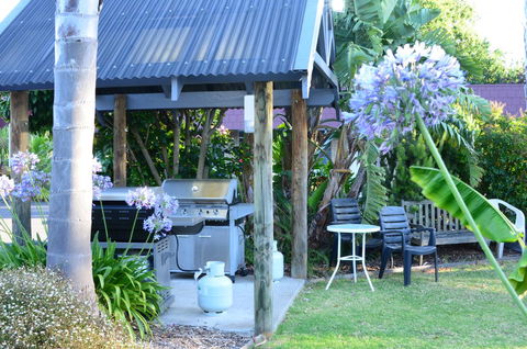 Tropicana Motor Inn - Accommodation ACT 18