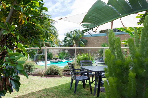 Tropicana Motor Inn - Accommodation ACT 44