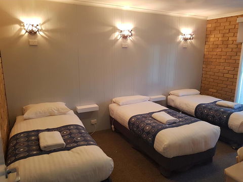 Tropicana Motor Inn - Accommodation ACT 34