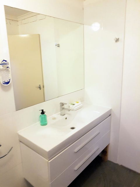 Tropicana Motor Inn - Accommodation ACT 31