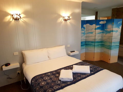 Tropicana Motor Inn - Accommodation ACT 2