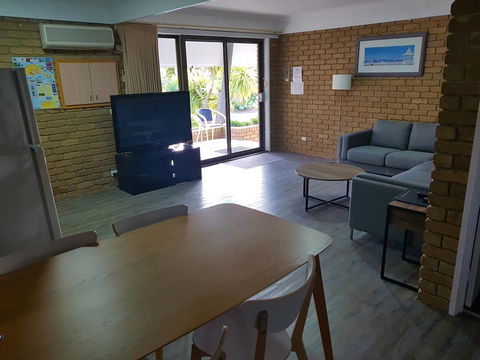 Tropicana Motor Inn - Accommodation ACT 33
