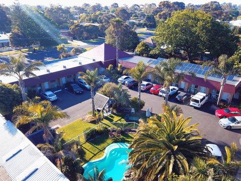 Tropicana Motor Inn - Accommodation ACT 16