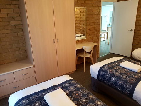 Tropicana Motor Inn - Accommodation ACT 29
