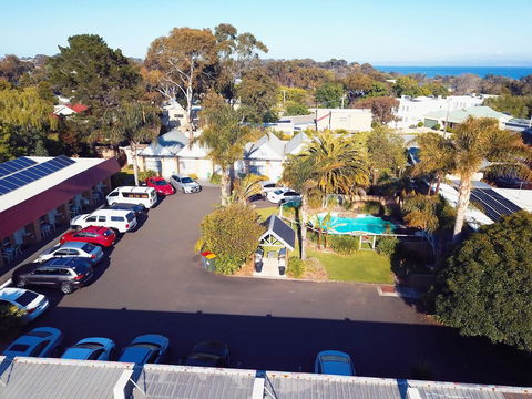 Tropicana Motor Inn - Accommodation ACT 15