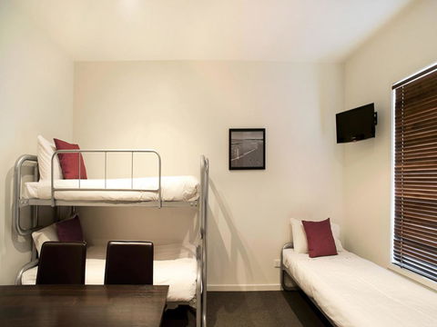 The Waves Apartments - Accommodation ACT 30