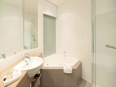 The Waves Apartments - Accommodation ACT 7