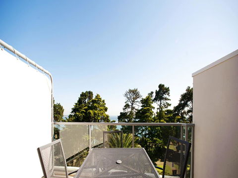 The Waves Apartments - Accommodation ACT 3