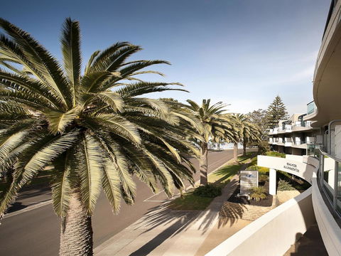 The Waves Apartments - Accommodation ACT 17
