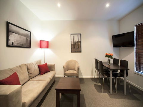 The Waves Apartments - Accommodation ACT 6