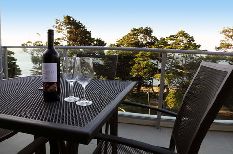 The Waves Apartments - Accommodation ACT 4
