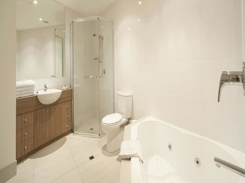 The Waves Apartments - Accommodation ACT 25