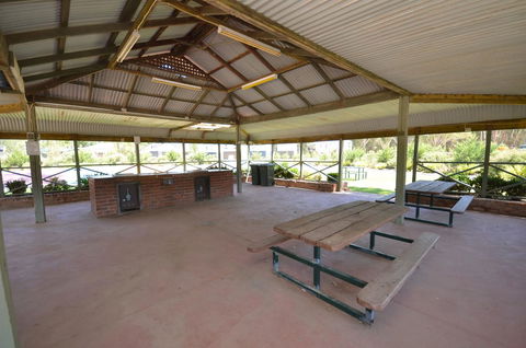 Tasman Holiday Parks - Merool On The Murray - Accommodation ACT 37