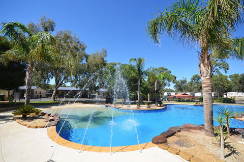 Tasman Holiday Parks - Merool On The Murray - Accommodation ACT 9