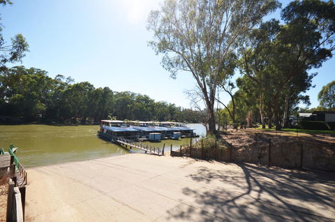 Tasman Holiday Parks - Merool On The Murray - Accommodation ACT 3