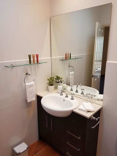 Healesville House - Fig Tree House - Accommodation ACT 12