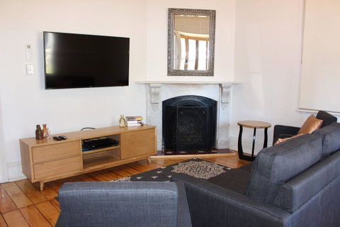 Abbey View - Accommodation ACT 8