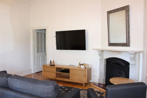 Abbey View - Accommodation ACT 13