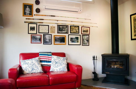 Ashwood Cottages - Accommodation ACT 16