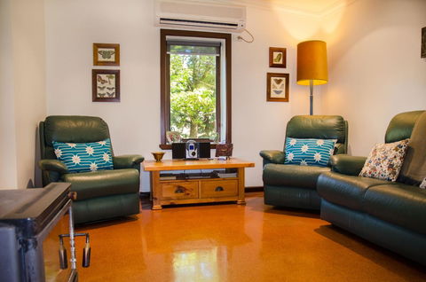 Ashwood Cottages - Accommodation ACT 15