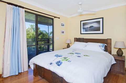 THE BOARDROOM ON BANKSIA - 11 Banksia Ave Bonny Hills - Accommodation ACT 3
