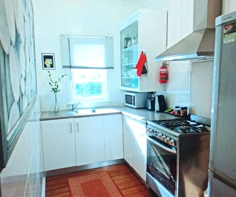 The Boathouse A 3 Bedroom House - Accommodation ACT 2
