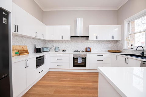 The Byng House Grand And Central, Entertain 12 - Accommodation ACT 1