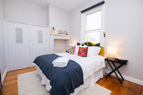 The Byng House Grand And Central, Entertain 12 - Accommodation ACT 2