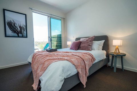 The Cove @ New Port-Pool - Spa - Sauna - Gym & More - Accommodation ACT 2