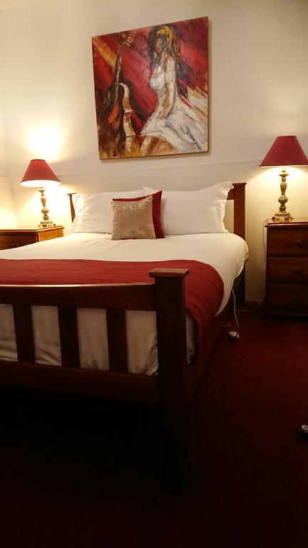 The Empire Hotel - Accommodation ACT 3