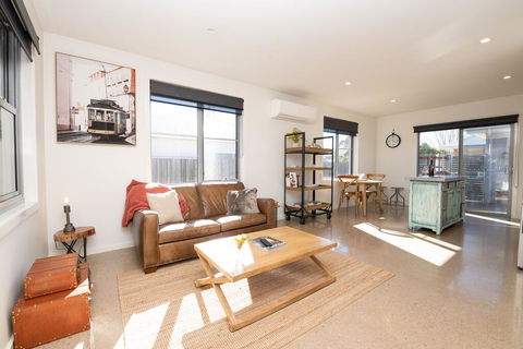 The Endsleigh -1 Bedroom Villa, Free Wifi, Near CBD - Accommodation ACT 2