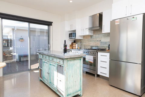 The Endsleigh -1 Bedroom Villa, Free Wifi, Near CBD - Accommodation ACT 3
