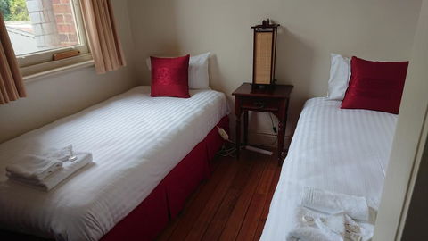 The Empire Hotel - Accommodation ACT 2