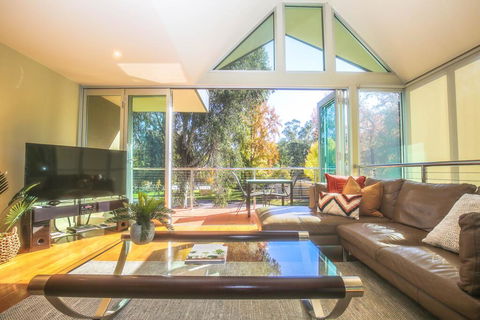 The Glass Pinnacle - Accommodation ACT 0