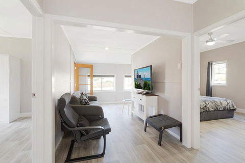 The Inlet Cottage - Accommodation ACT 3