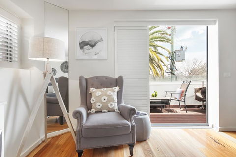 The Jetty Apartment By Ready Set Host - Accommodation ACT 1