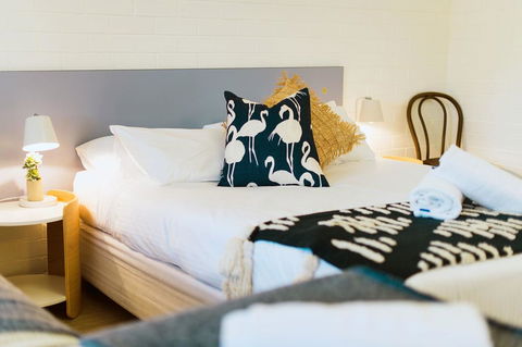 The Med Crescent Head - Accommodation ACT 2