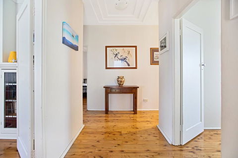The Summit House - Accommodation ACT 2