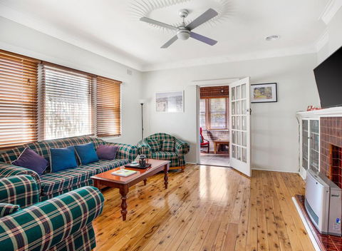 The Summit House - Accommodation ACT 3